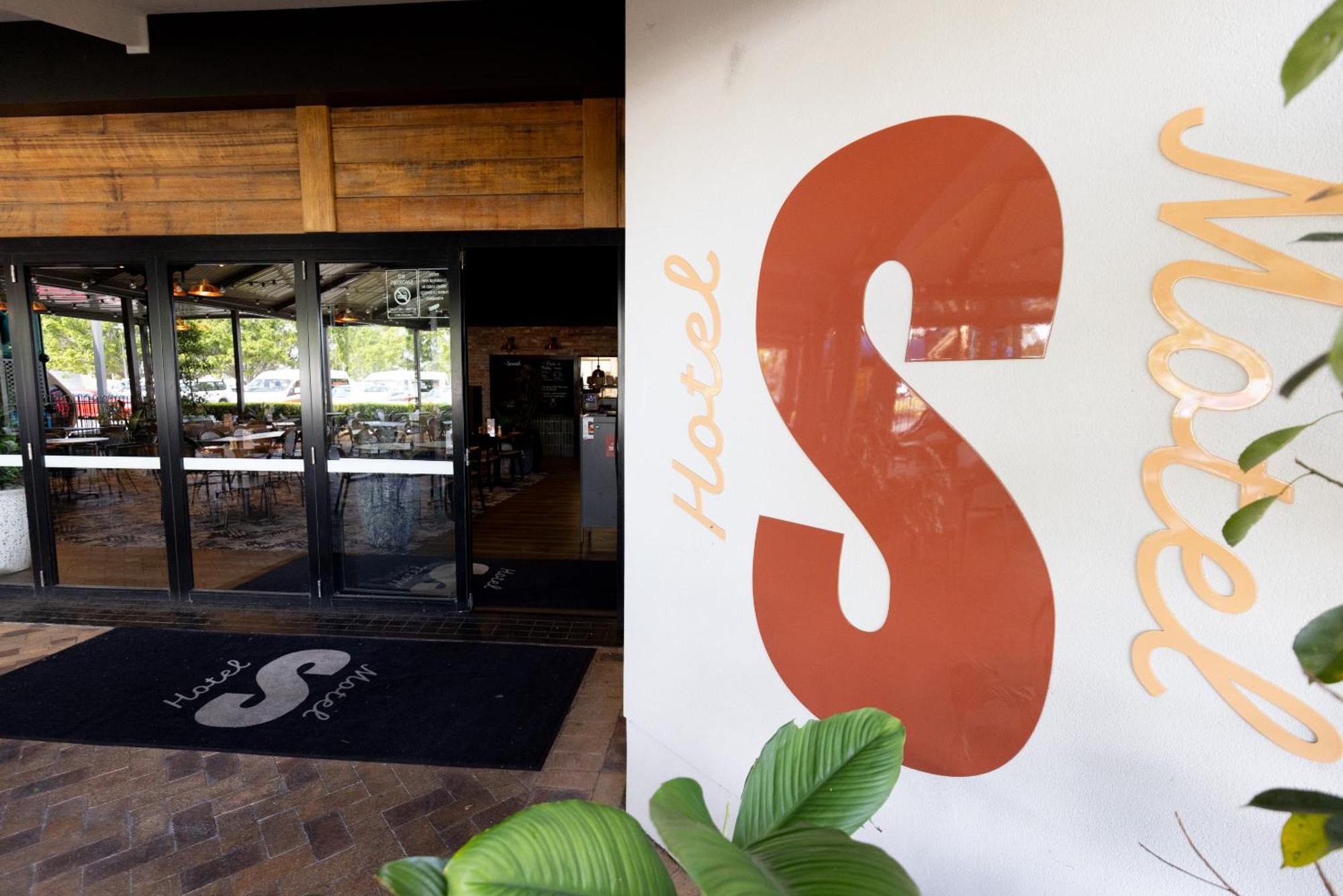 Sundowner Hotel Motel Caboolture Exterior foto